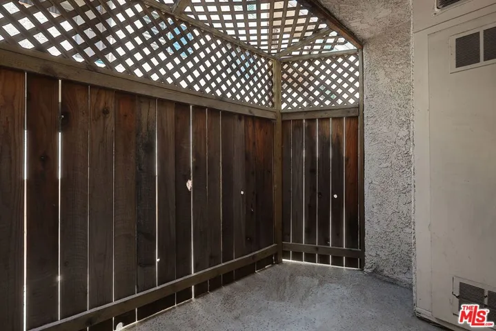 12951 Riverside Drive 4, Sherman Oaks, California 91423