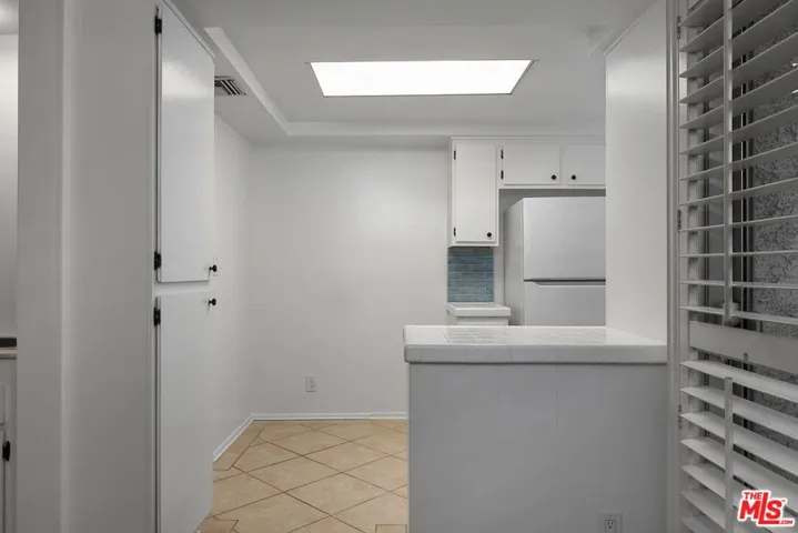 12951 Riverside Drive 4, Sherman Oaks, California 91423