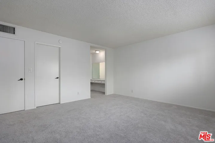 12951 Riverside Drive 4, Sherman Oaks, California 91423