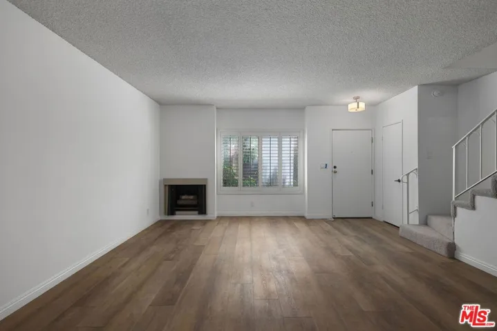 12951 Riverside Drive 4, Sherman Oaks, California 91423