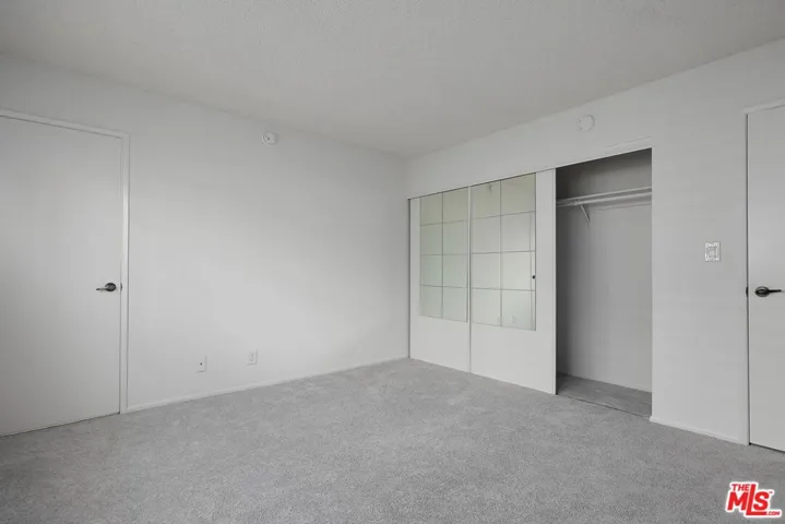 12951 Riverside Drive 4, Sherman Oaks, California 91423