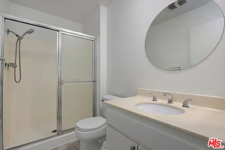 12951 Riverside Drive 4, Sherman Oaks, California 91423