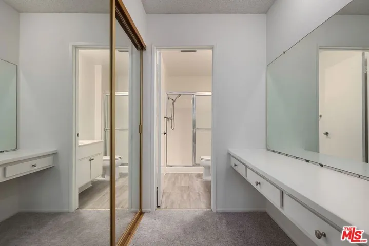 12951 Riverside Drive 4, Sherman Oaks, California 91423