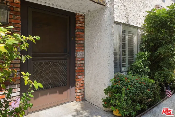 12951 Riverside Drive 4, Sherman Oaks, California 91423
