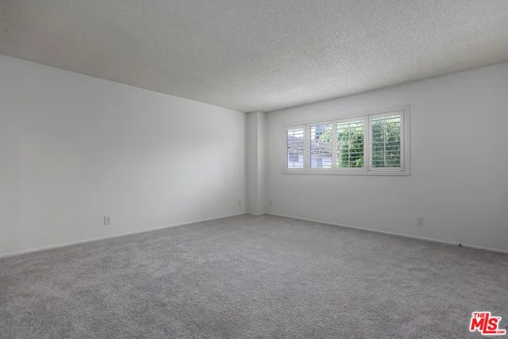 12951 Riverside Drive 4, Sherman Oaks, California 91423
