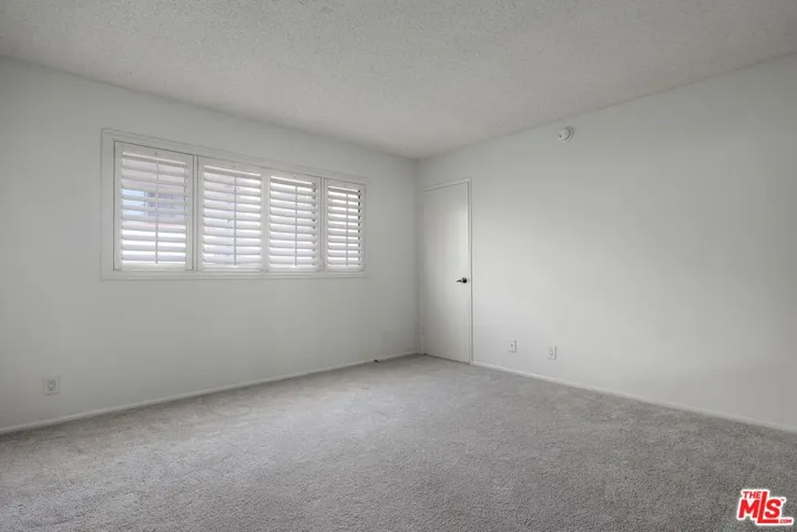 12951 Riverside Drive 4, Sherman Oaks, California 91423