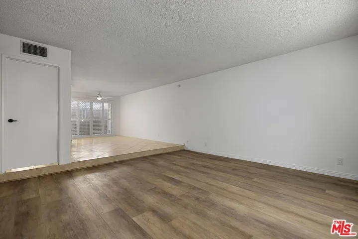 12951 Riverside Drive 4, Sherman Oaks, California 91423