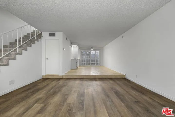 12951 Riverside Drive 4, Sherman Oaks, California 91423