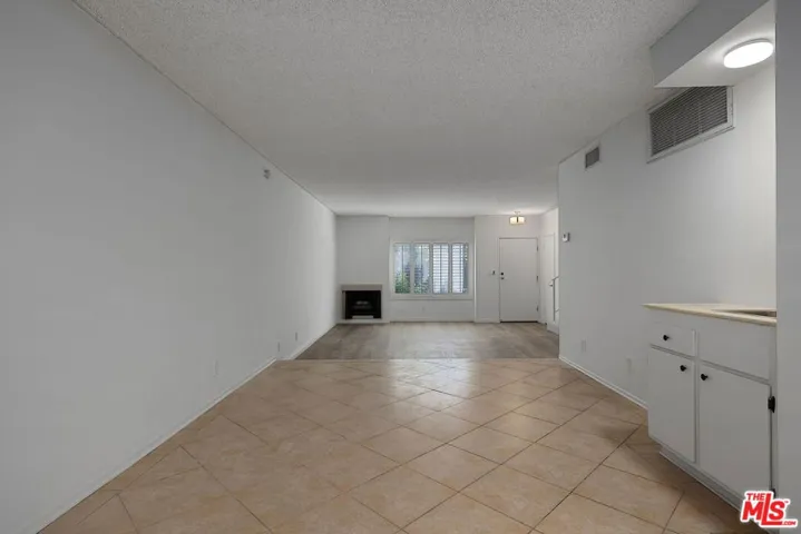 12951 Riverside Drive 4, Sherman Oaks, California 91423