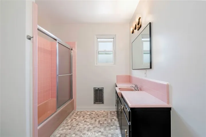 1311 E 1st 12, Long Beach, California 90802