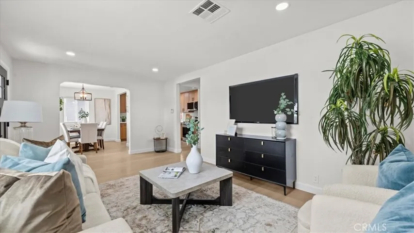 2409 Pepperwood Avenue, Long Beach, California 90815