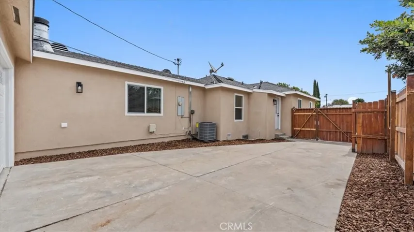 2409 Pepperwood Avenue, Long Beach, California 90815