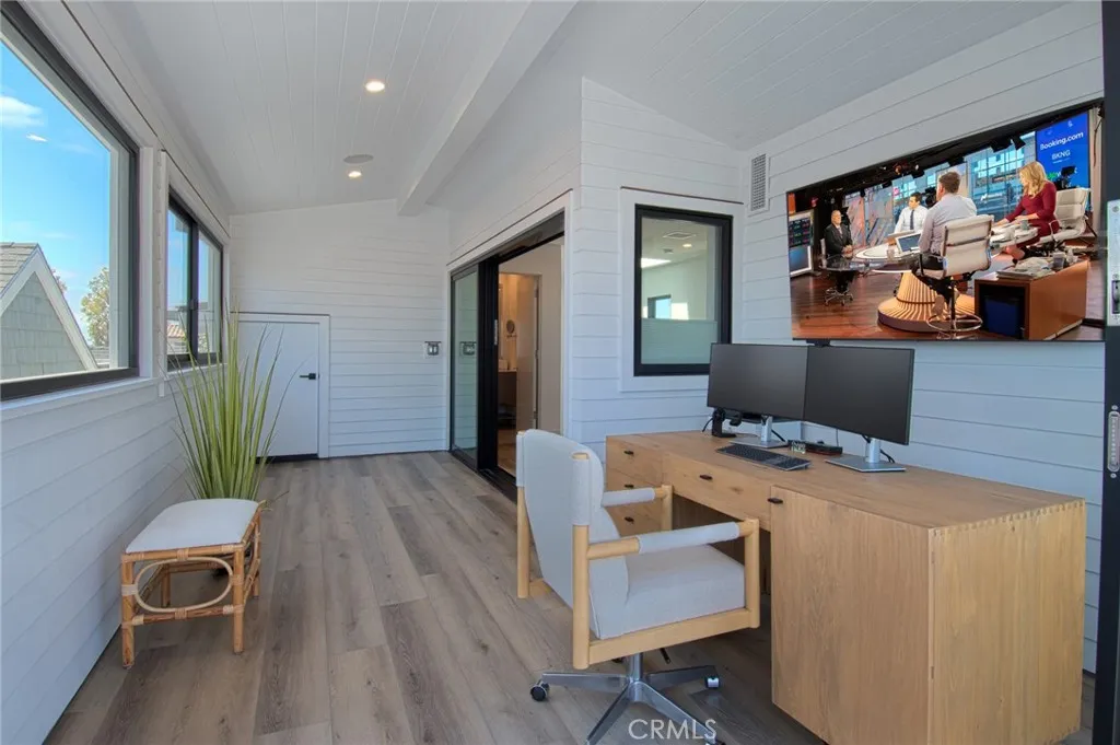 Enclosed deck space