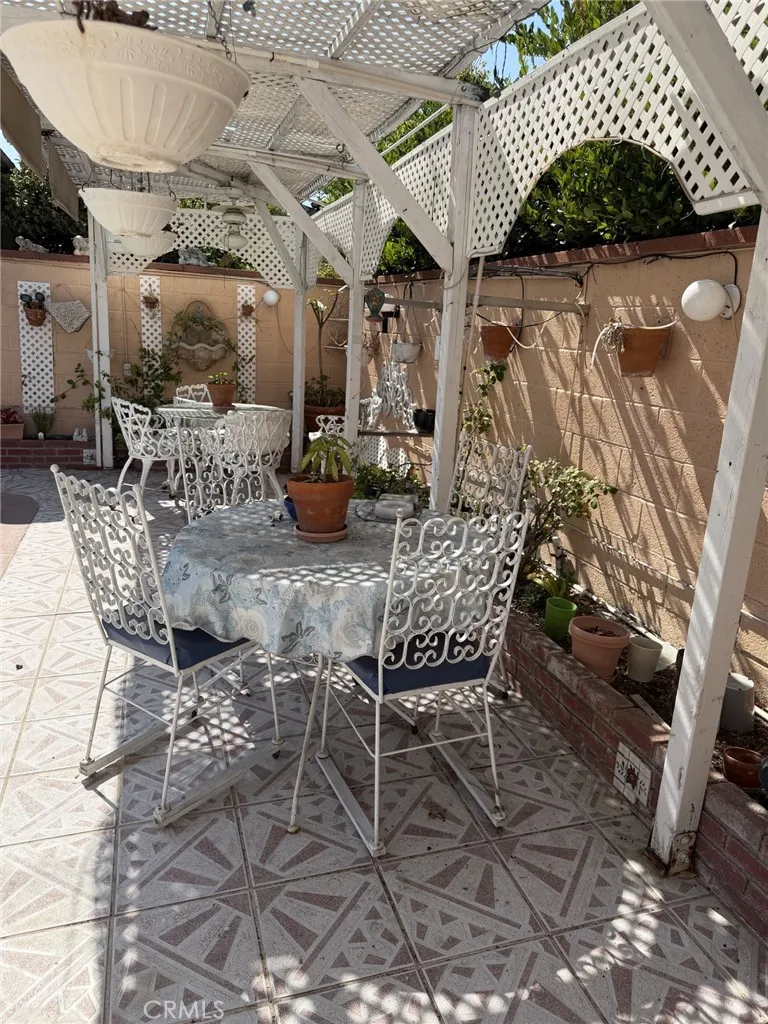 1221 Idlewood, Glendale, California 91202 — photo 4