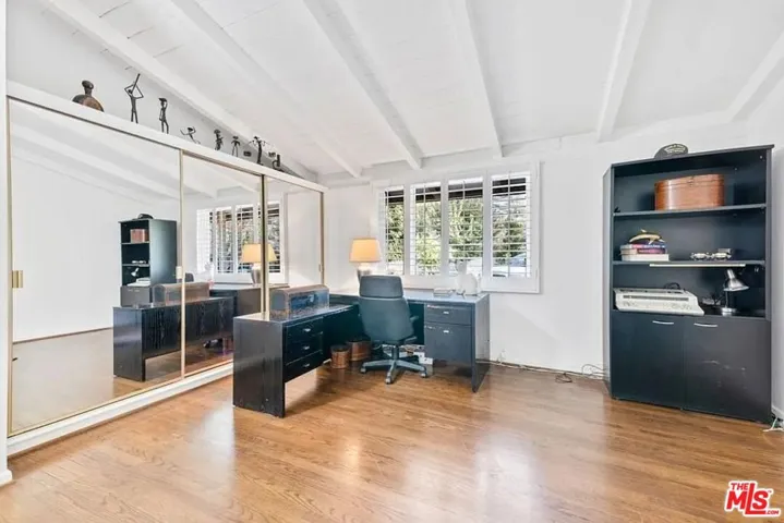 4363 Hayvenhurst Ave, Encino, California 91436