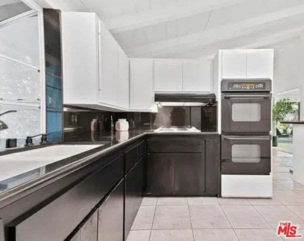 4363 Hayvenhurst Ave, Encino, California 91436