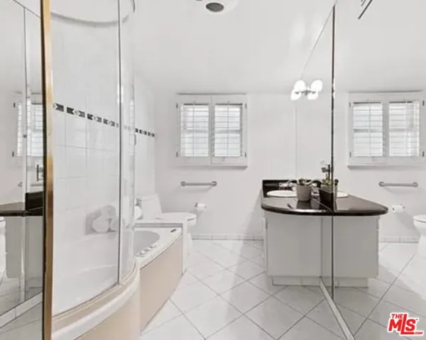 4363 Hayvenhurst Ave, Encino, California 91436