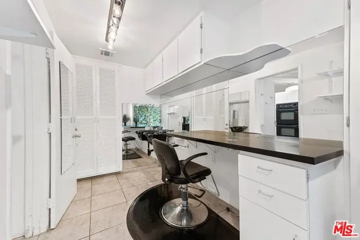 4363 Hayvenhurst Ave, Encino, California 91436