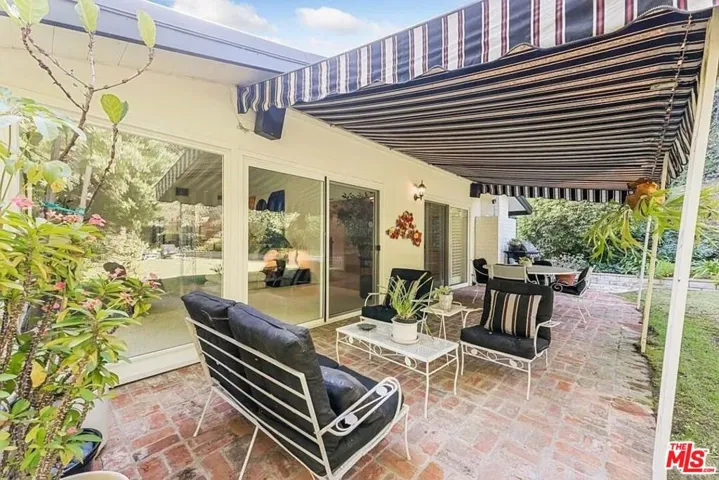 4363 Hayvenhurst Ave, Encino, California 91436