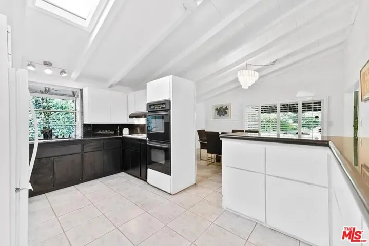 4363 Hayvenhurst Ave, Encino, California 91436