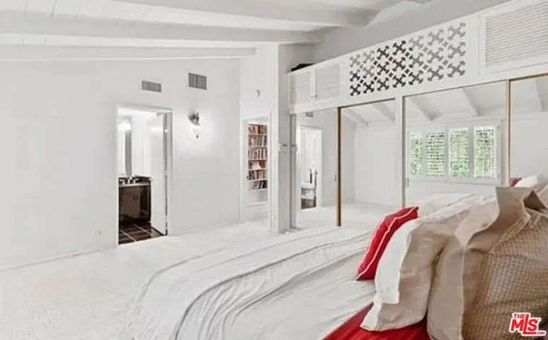4363 Hayvenhurst Ave, Encino, California 91436