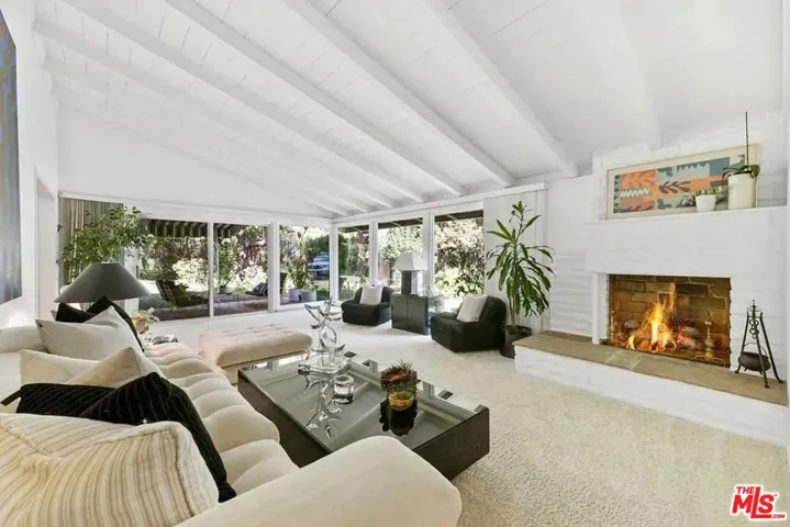 4363 Hayvenhurst Ave, Encino, California 91436
