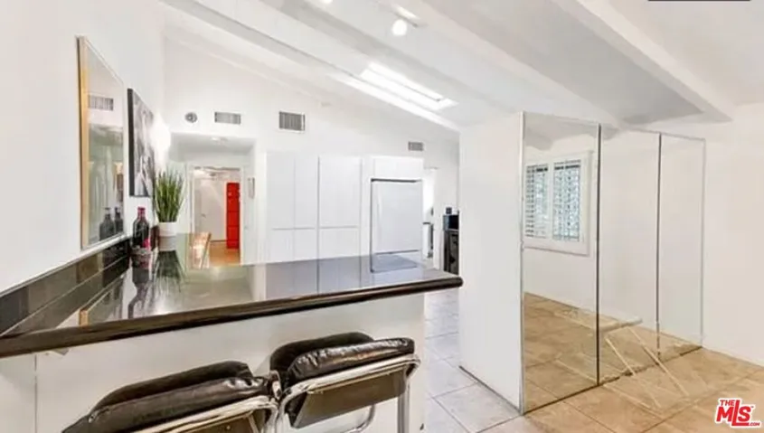 4363 Hayvenhurst Ave, Encino, California 91436