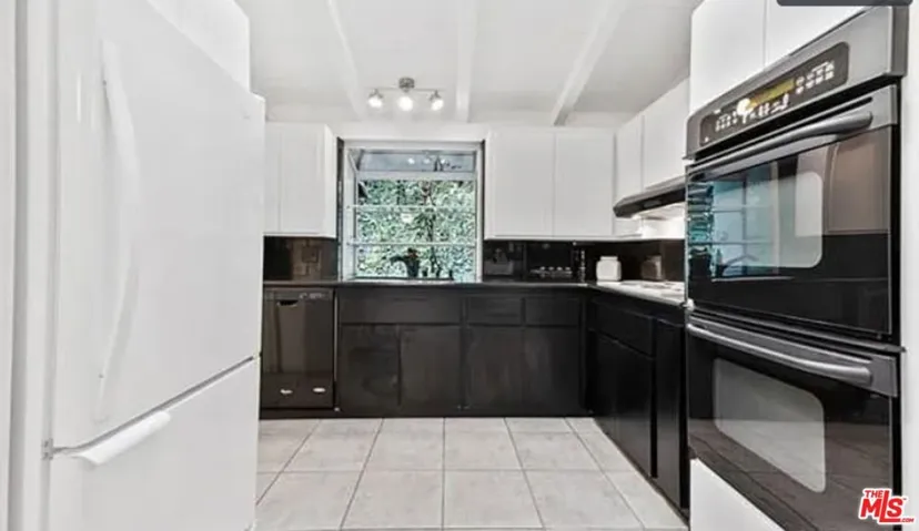 4363 Hayvenhurst Ave, Encino, California 91436