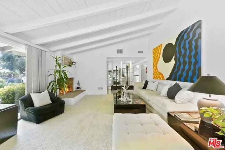 4363 Hayvenhurst Ave, Encino, California 91436