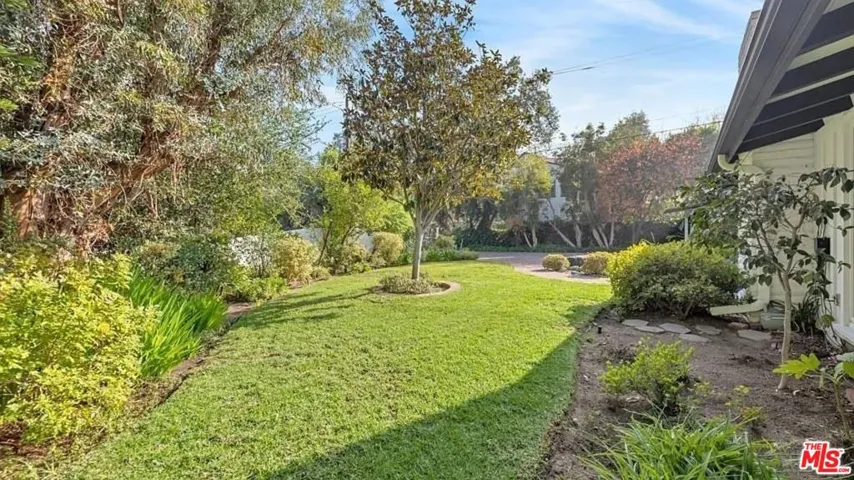 4363 Hayvenhurst Ave, Encino, California 91436
