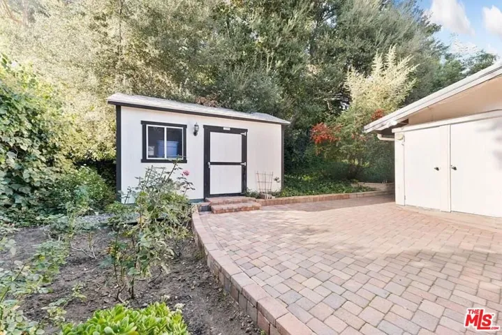 4363 Hayvenhurst Ave, Encino, California 91436
