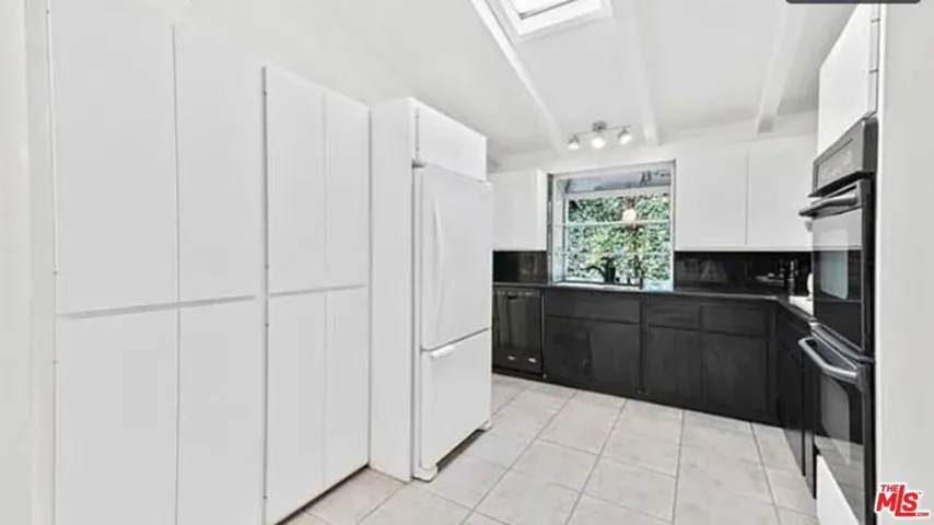 4363 Hayvenhurst Ave, Encino, California 91436