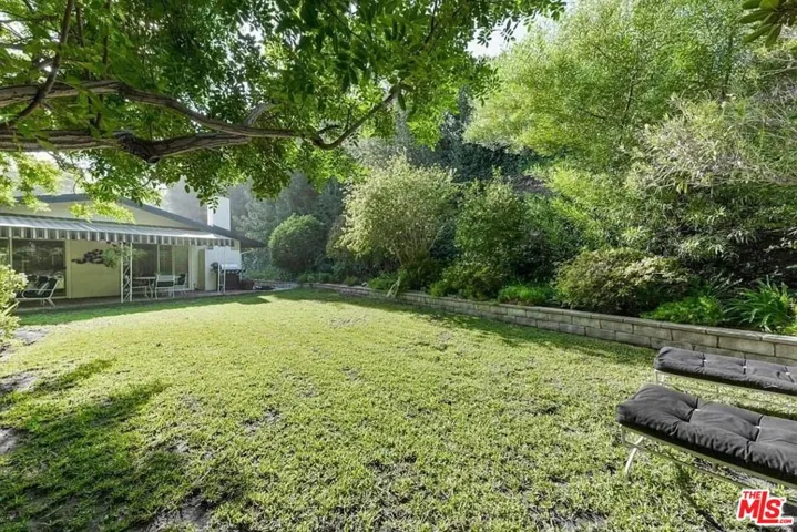 4363 Hayvenhurst Ave, Encino, California 91436