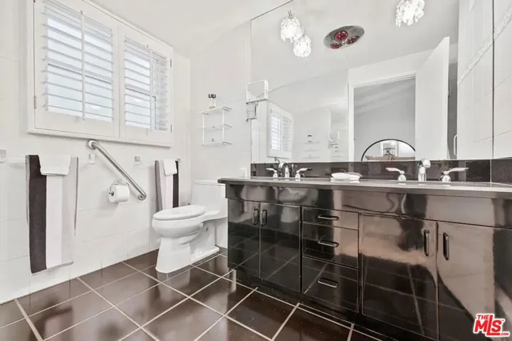 4363 Hayvenhurst Ave, Encino, California 91436