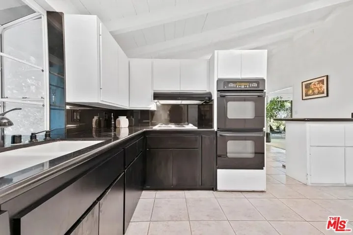 4363 Hayvenhurst Ave, Encino, California 91436