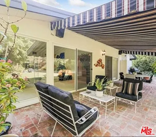 4363 Hayvenhurst Ave, Encino, California 91436