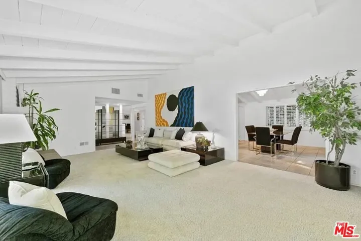 4363 Hayvenhurst Ave, Encino, California 91436