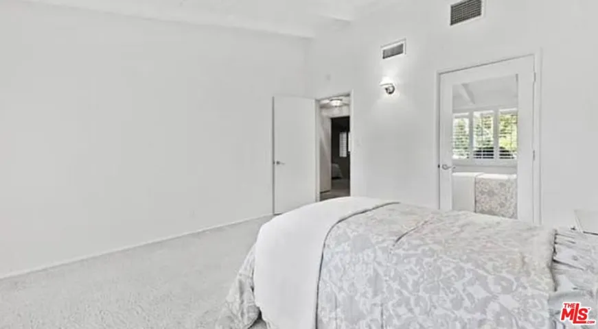 4363 Hayvenhurst Ave, Encino, California 91436