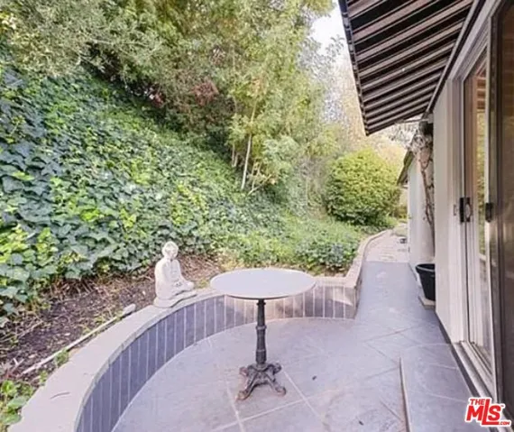 4363 Hayvenhurst Ave, Encino, California 91436