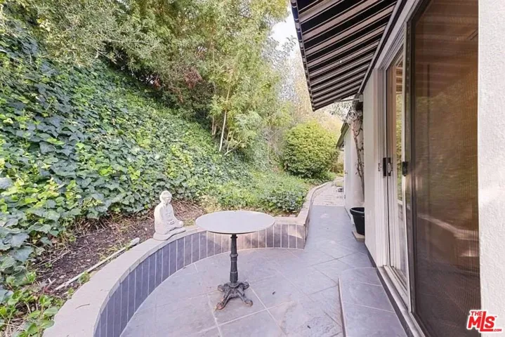 4363 Hayvenhurst Ave, Encino, California 91436