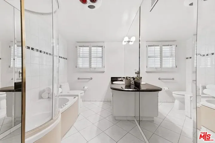 4363 Hayvenhurst Ave, Encino, California 91436