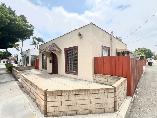 714 E Chapman Avenue, Fullerton, California 92831