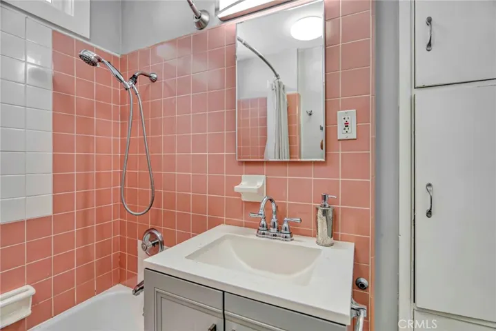 714 E Chapman Avenue, Fullerton, California 92831