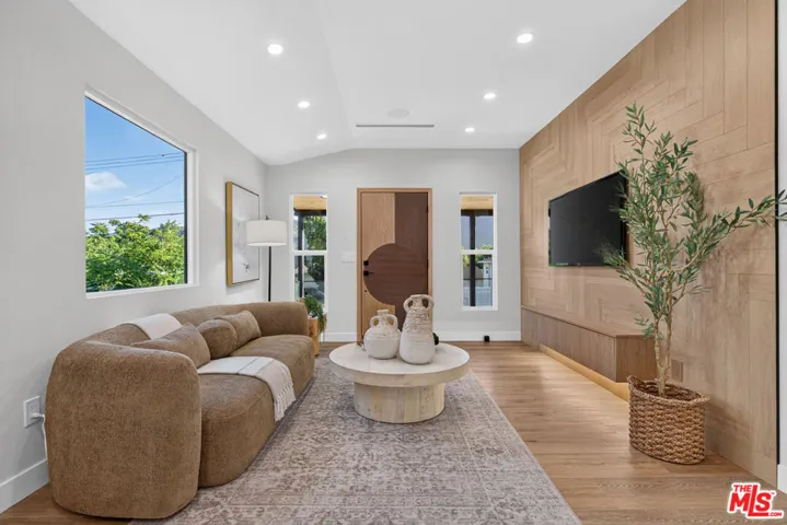 3623 5th Avenue, La Crescenta, California 91214