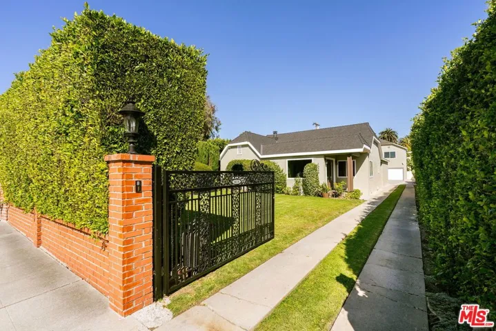 1026 S Windsor Boulevard, Los Angeles, California 90019