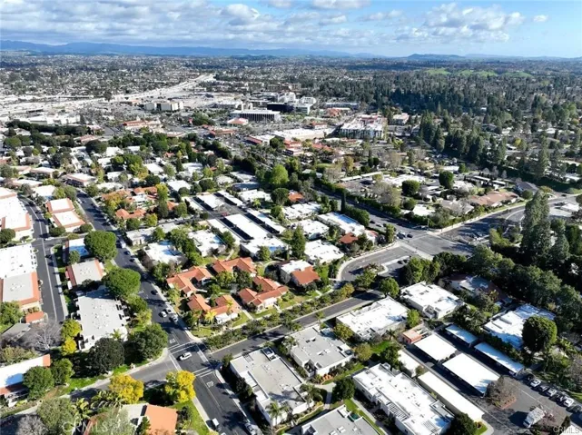 Close to freeways, markets, worship... everything you need is right around the corner :)