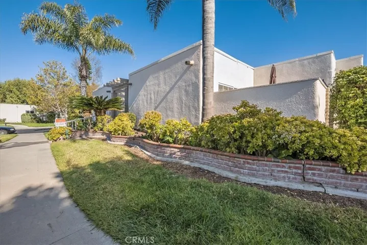 Laguna Woods offers 7 clubhouses and endless activities and clubs - come join the fun without having to pay cash for a Co-op like this!