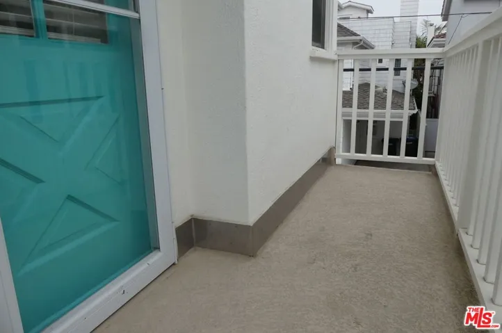Entry Balcony