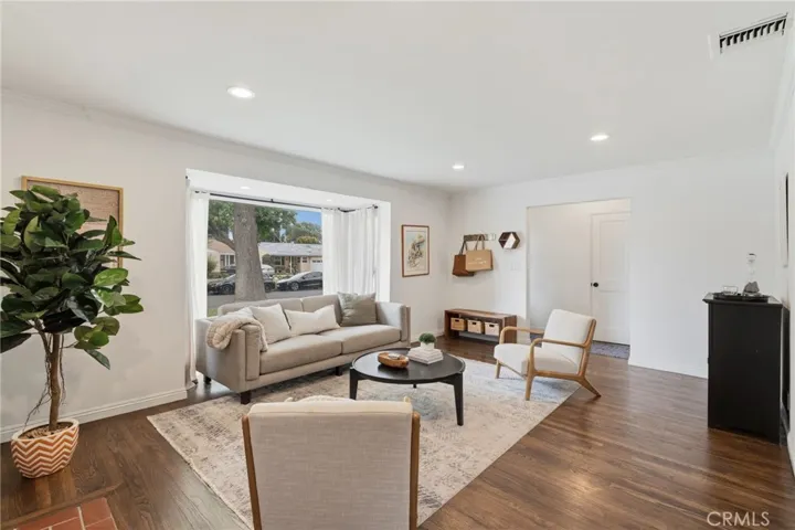 5423 Columbus Ave, Sherman Oaks, California 91411