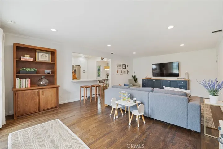 5423 Columbus Ave, Sherman Oaks, California 91411